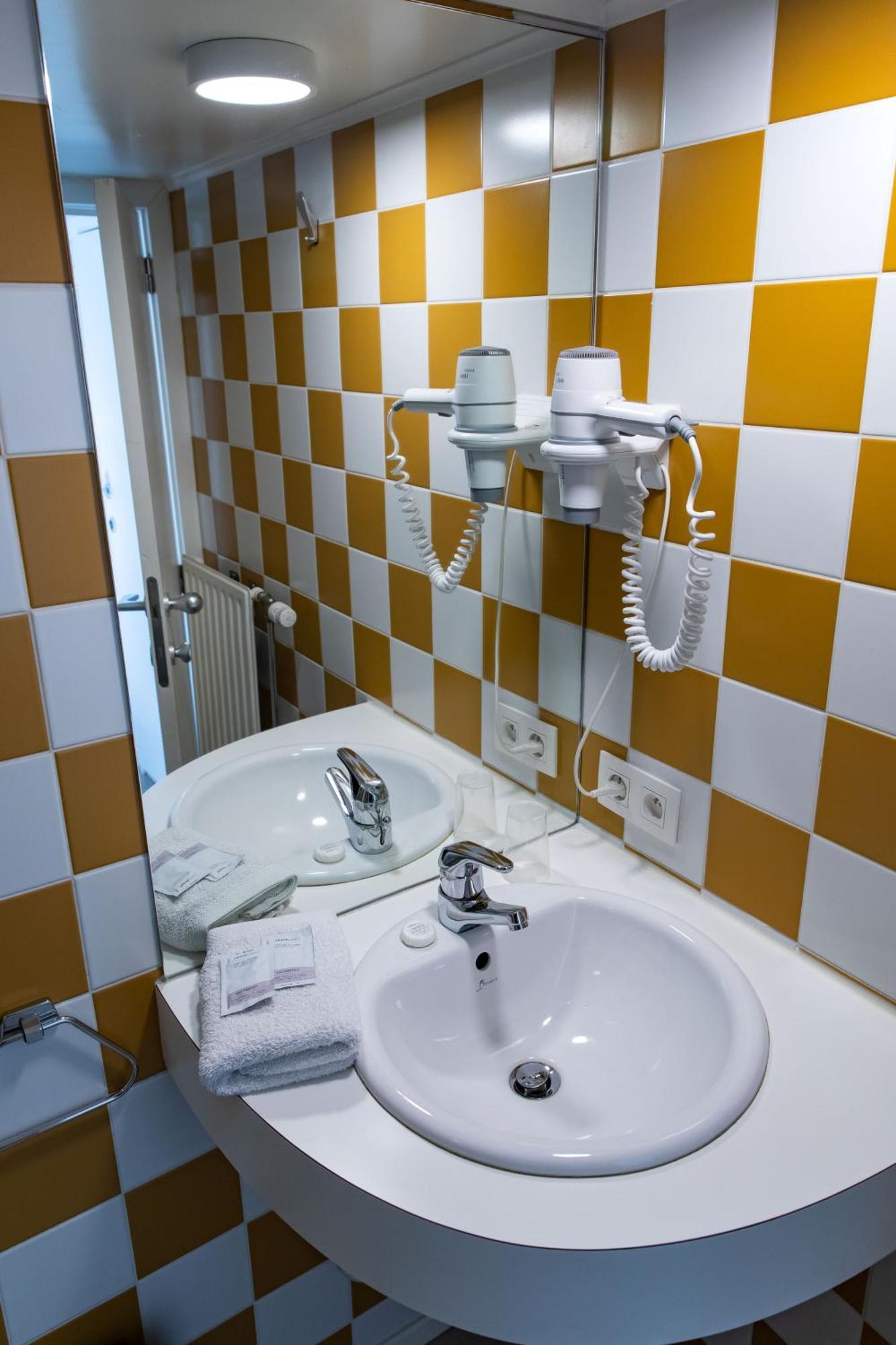 Hotel The Boatel Гент Номер фото